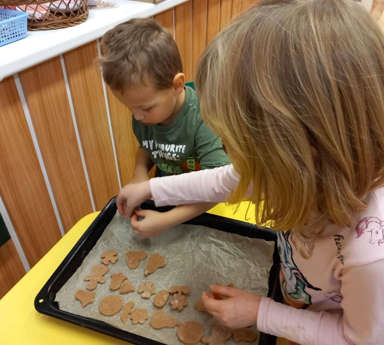 Pečení a zdobení perníčků a strojení stromečku... - 8