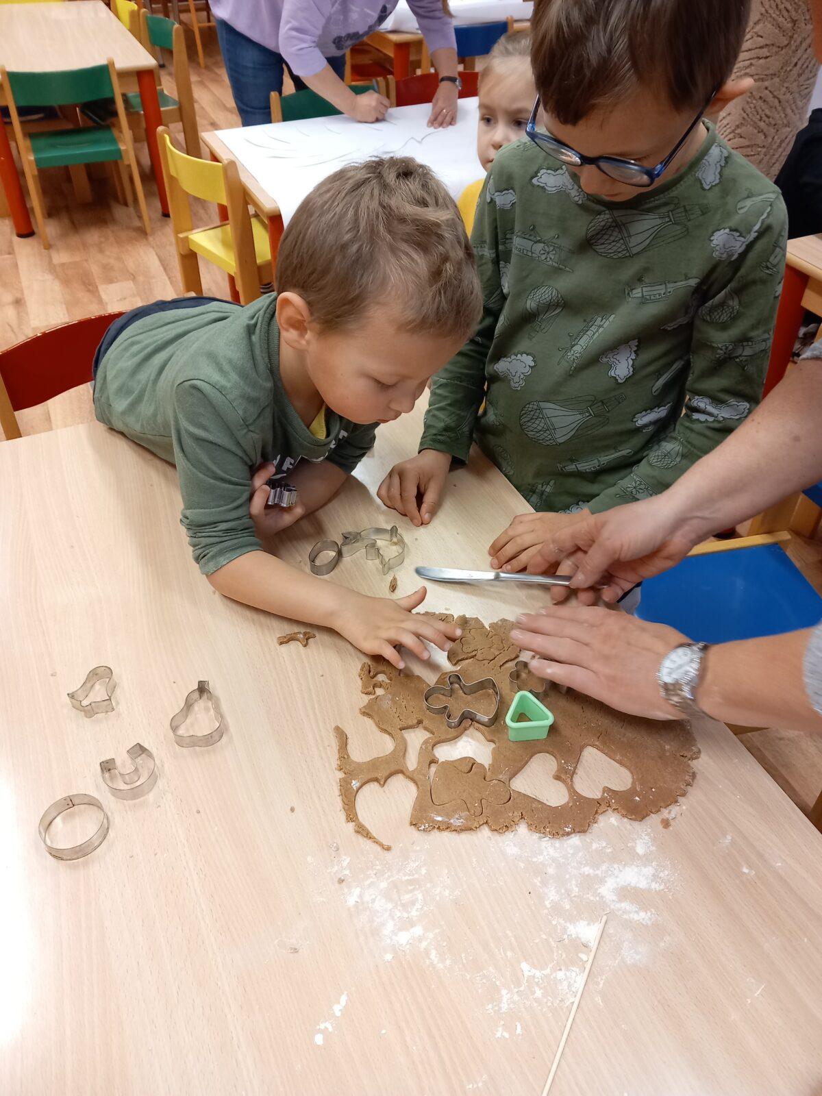 Pečení a zdobení perníčků a strojení stromečku... - 9