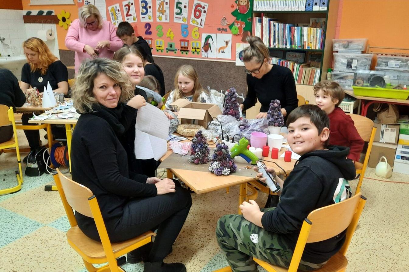 29. 11. Tvoření na jarmark v 1.B