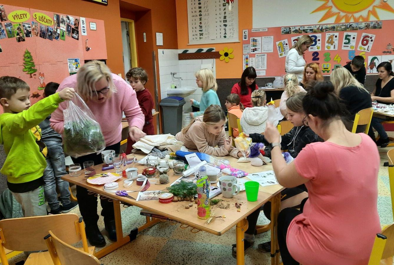29. 11. Tvoření na jarmark v 1.B - 5