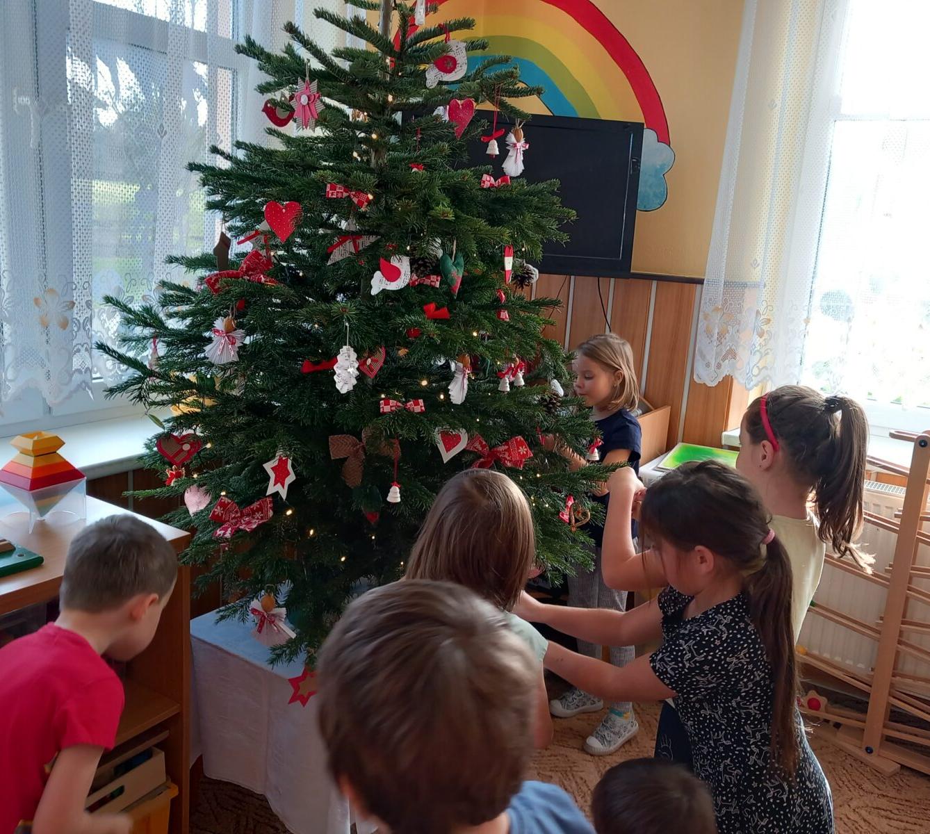 Pečení a zdobení perníčků a strojení stromečku... - 13