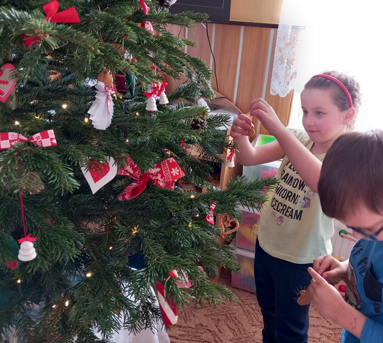Pečení a zdobení perníčků a strojení stromečku... - 14