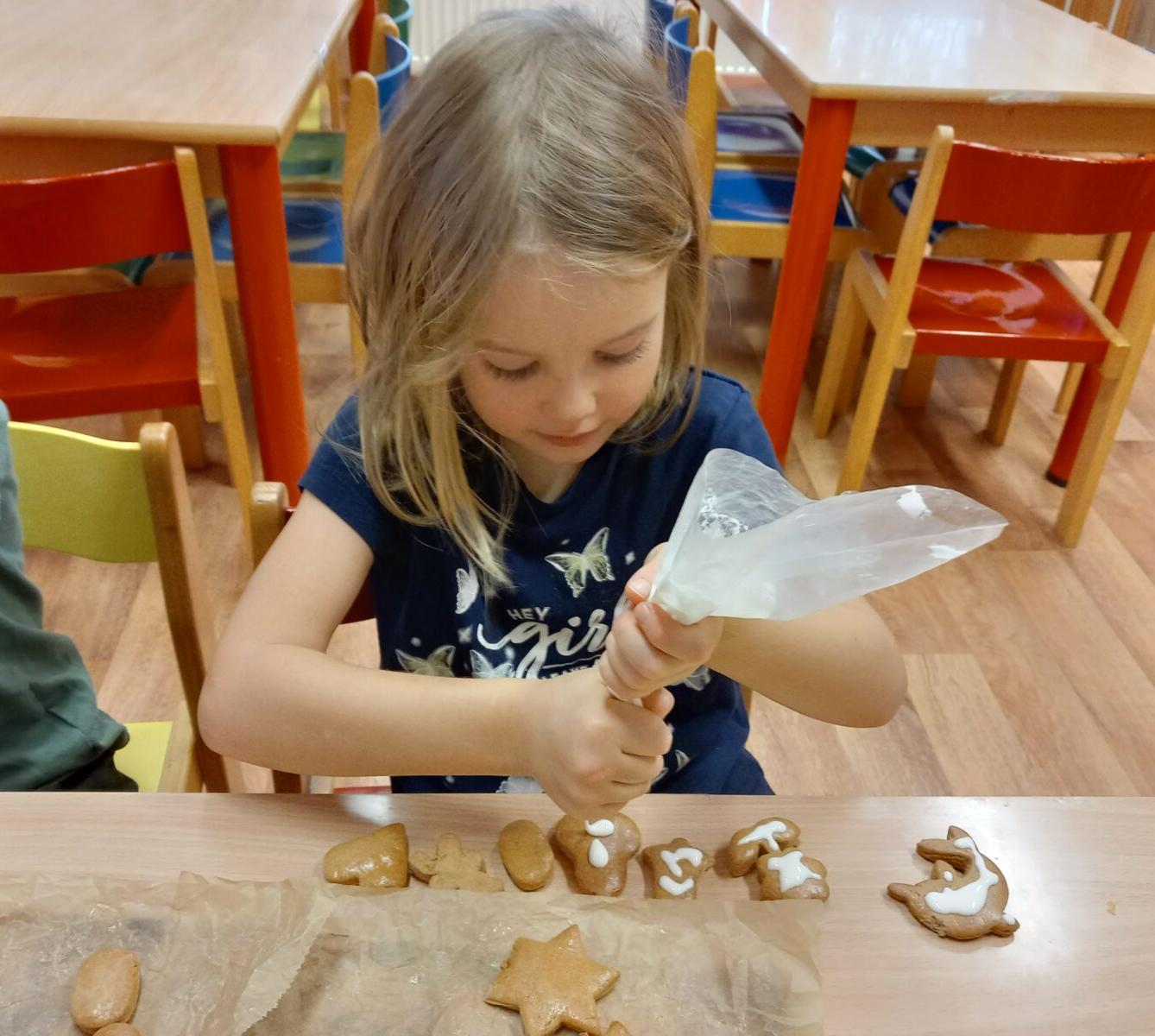 Pečení a zdobení perníčků a strojení stromečku... - 19