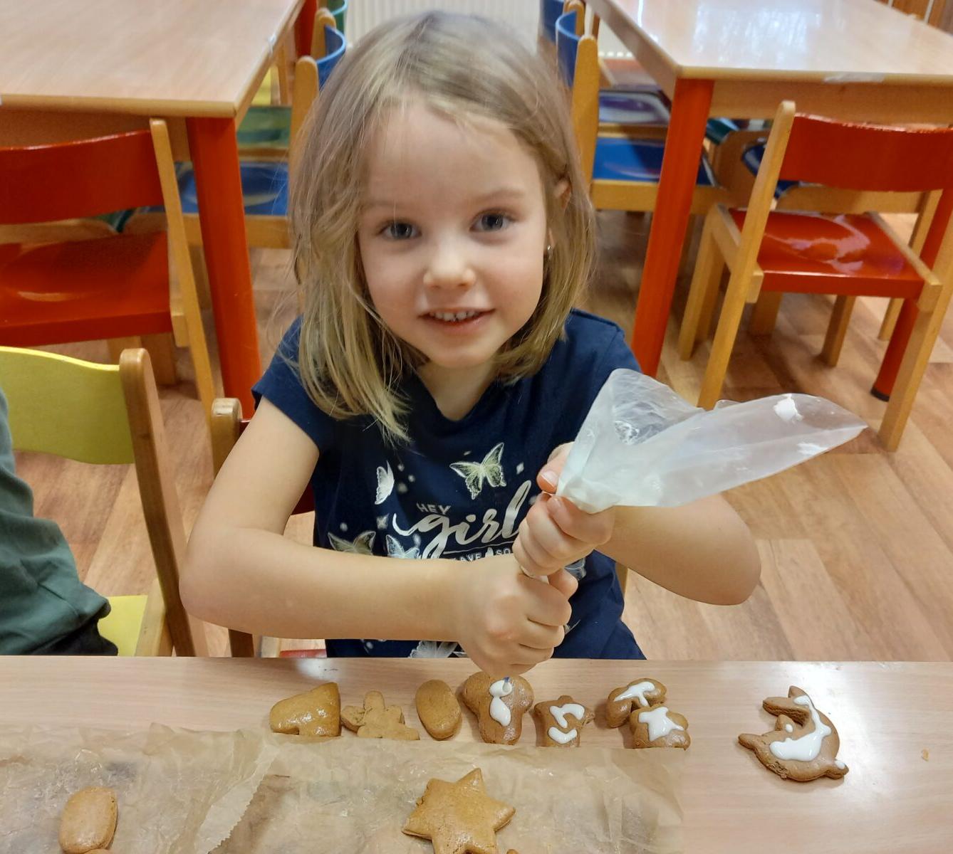 Pečení a zdobení perníčků a strojení stromečku... - 20