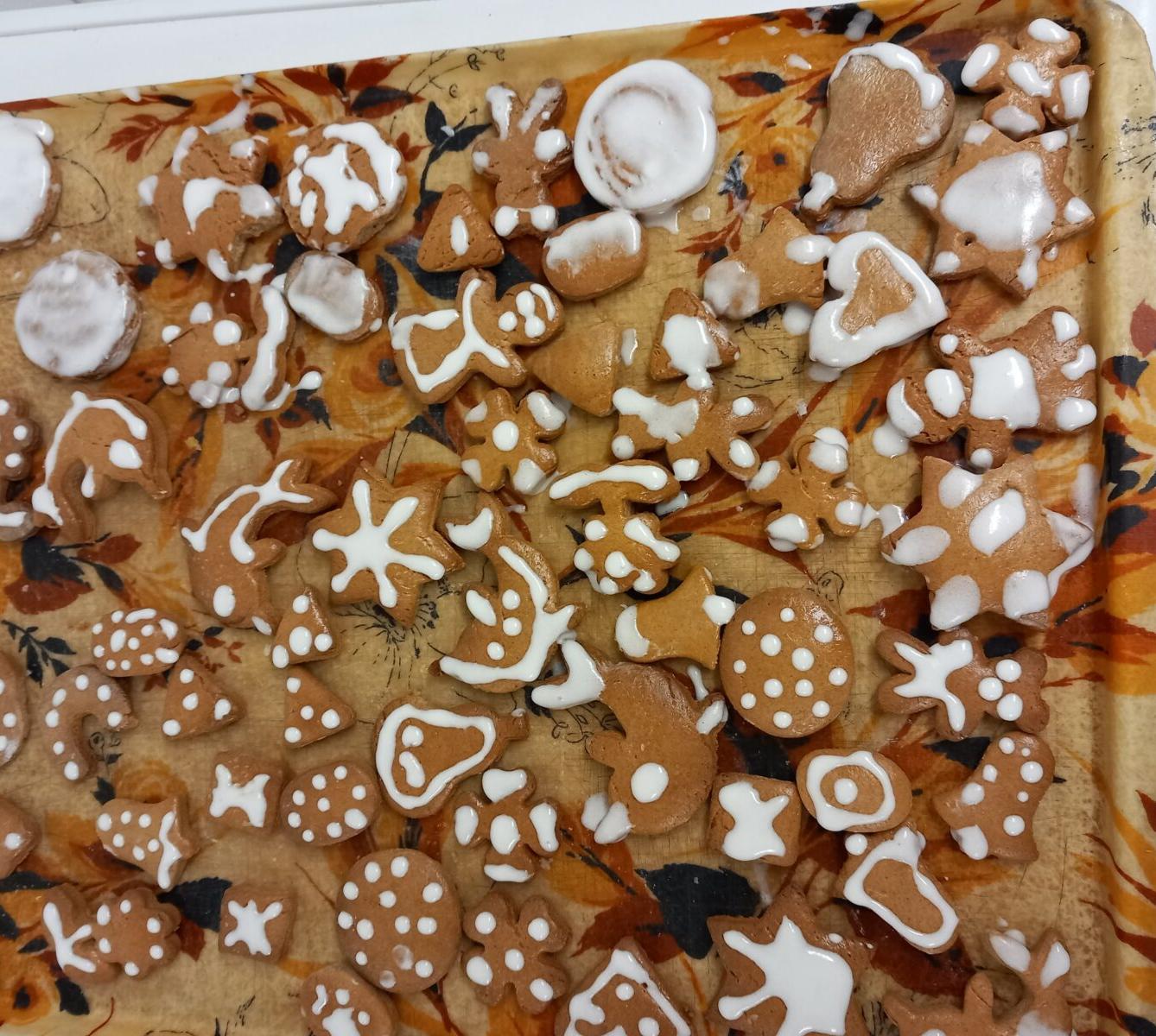 Pečení a zdobení perníčků a strojení stromečku... - 24