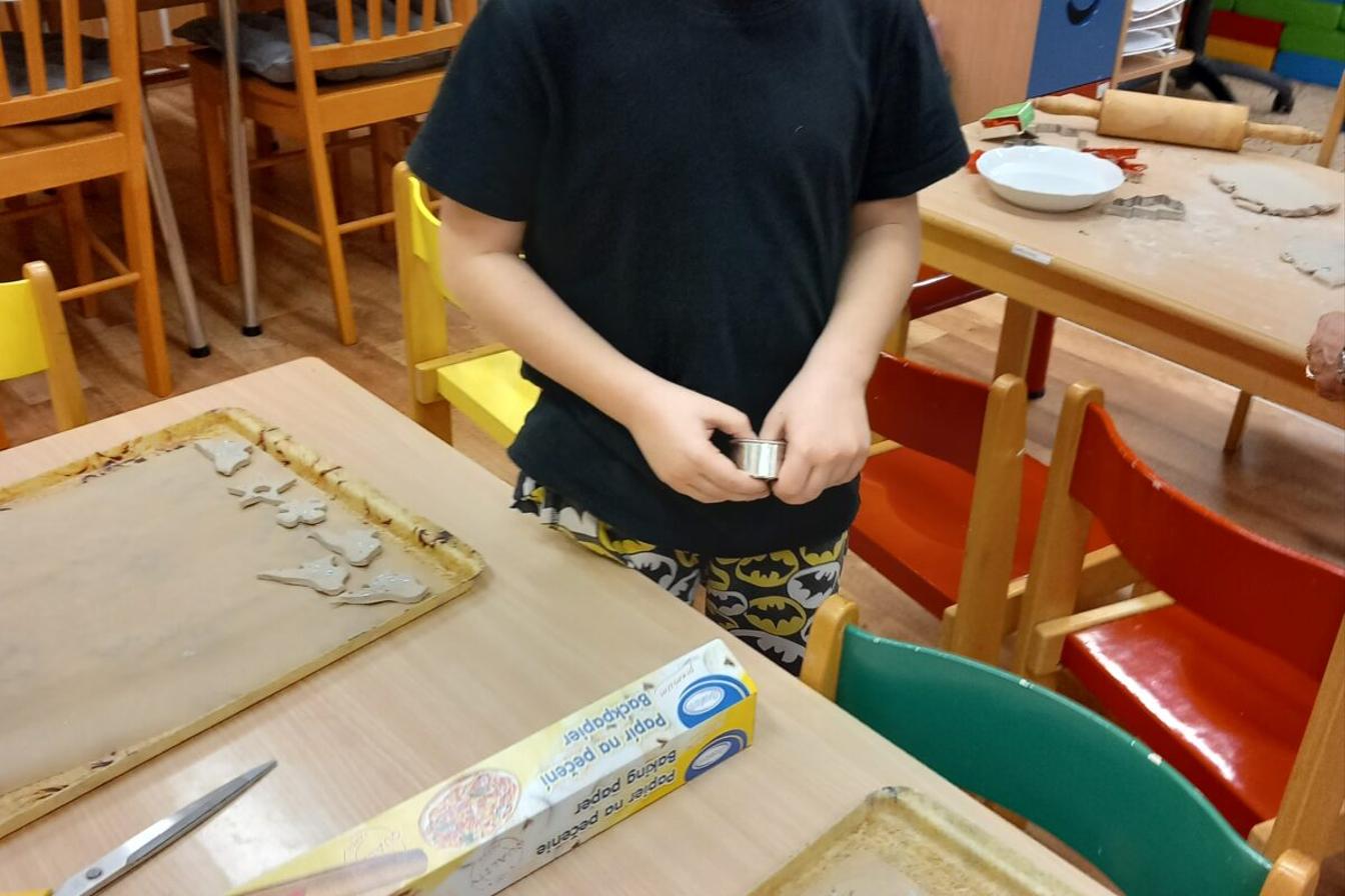 Dráčci s Námořníky při adventním vyrábění...