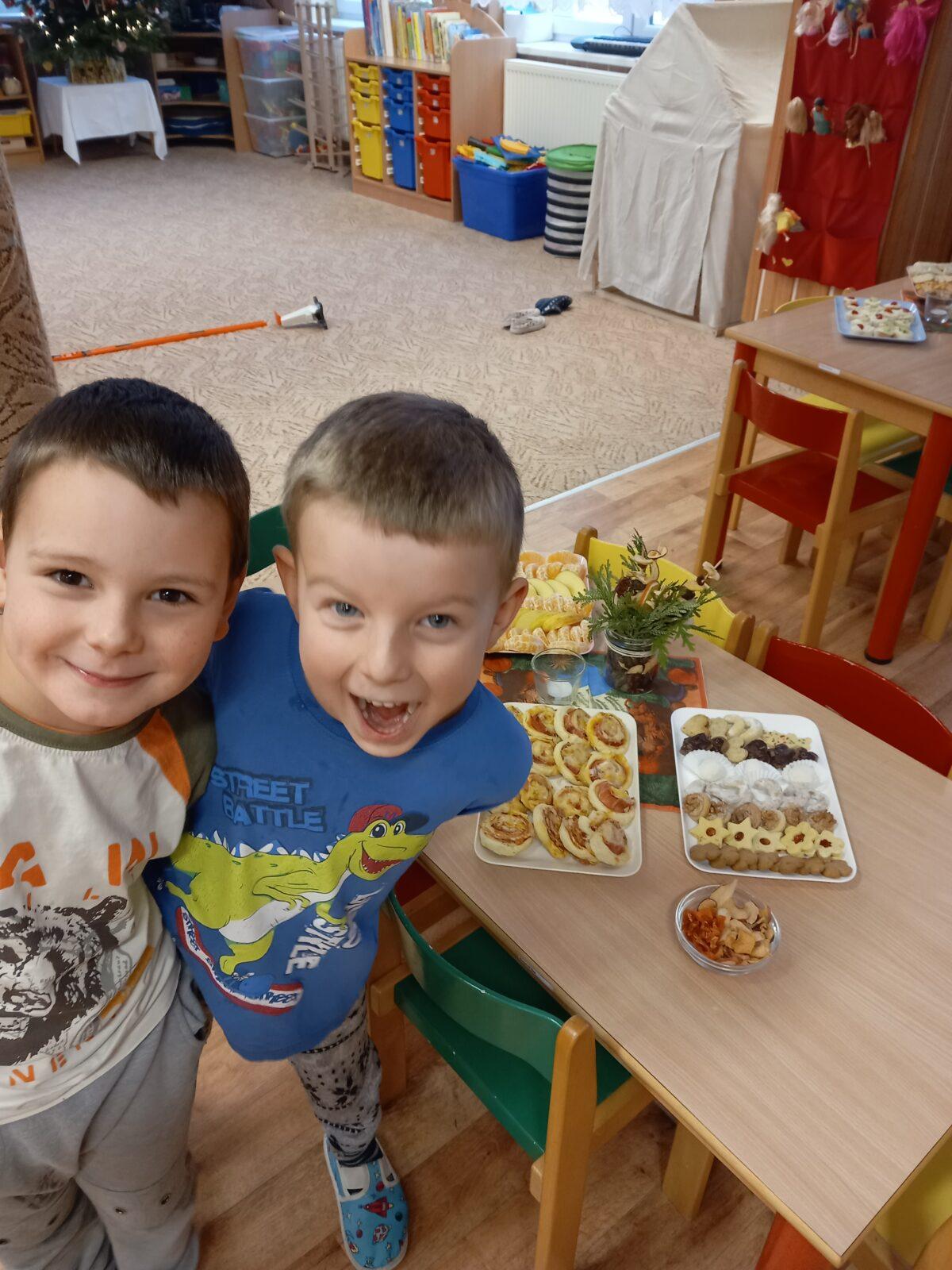 Vánoční setkání s rodiči - společné tvoření, hledání vánočního pokladu, zpívání koled, ochutnávka cukroví a punče... - 2