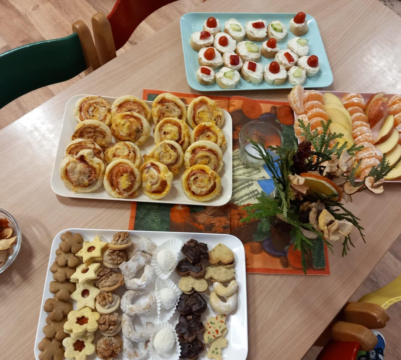 Vánoční setkání s rodiči - společné tvoření, hledání vánočního pokladu, zpívání koled, ochutnávka cukroví a punče... - 4