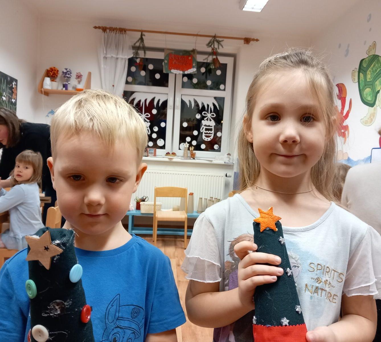 Vánoční setkání s rodiči - společné tvoření, hledání vánočního pokladu, zpívání koled, ochutnávka cukroví a punče... - 41