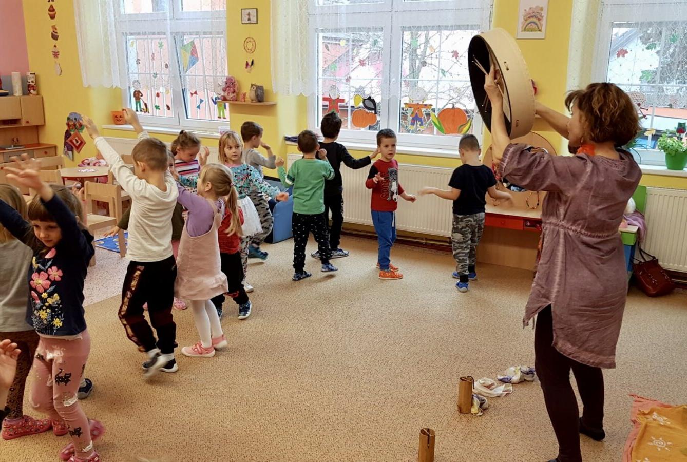 MUZIKOTERAPIE: ,,INDIÁNSKÁ POHÁDKA" - 14