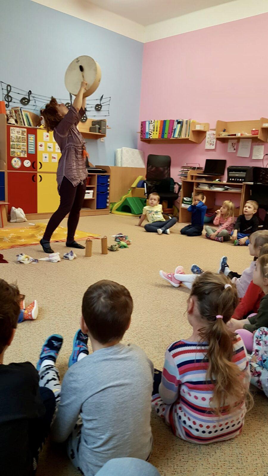 MUZIKOTERAPIE: ,,INDIÁNSKÁ POHÁDKA" - 16