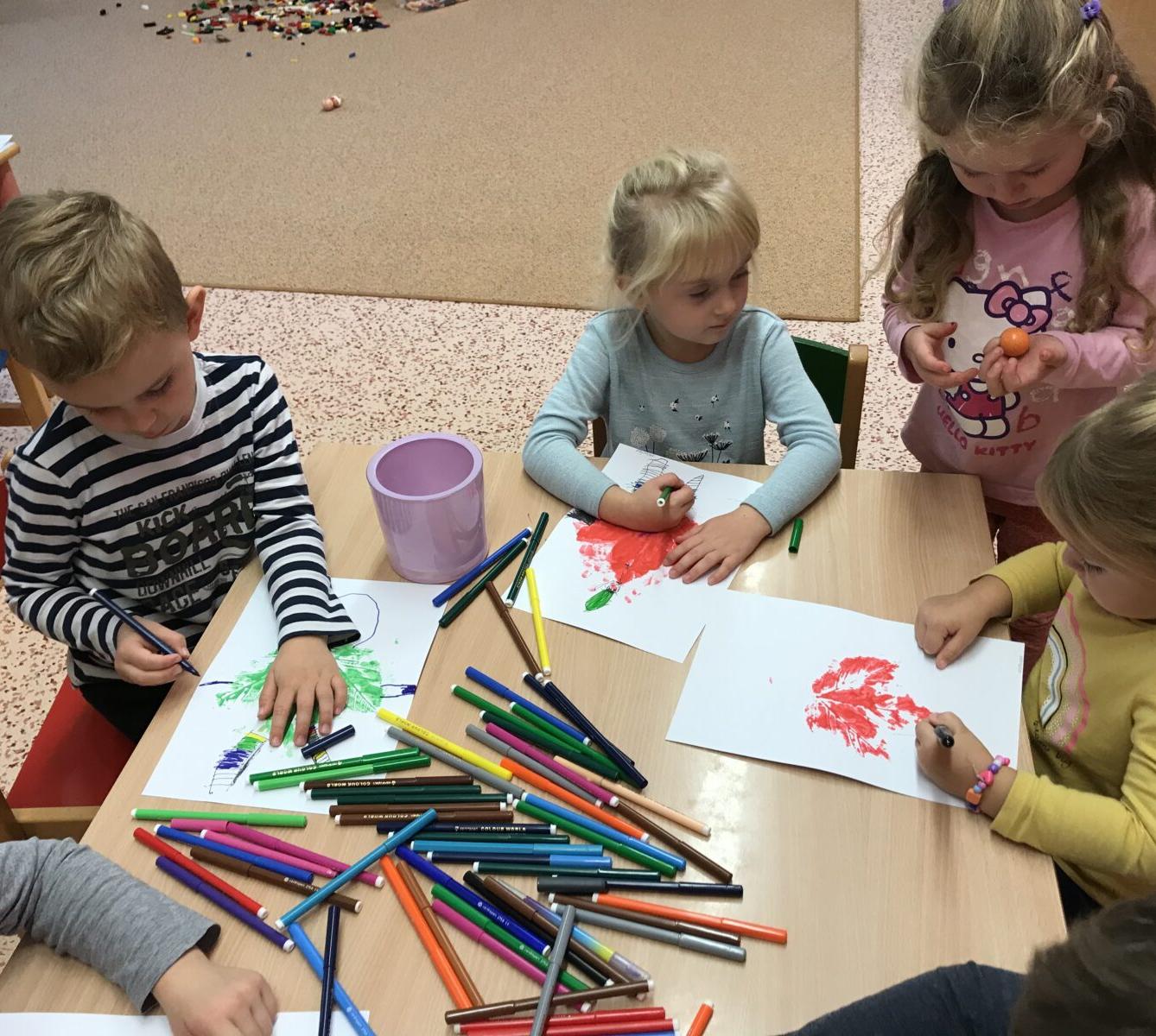 TVOŘENÍČKO: ,,LISTÍ ŽLOUTNE, POLETUJE" - 17