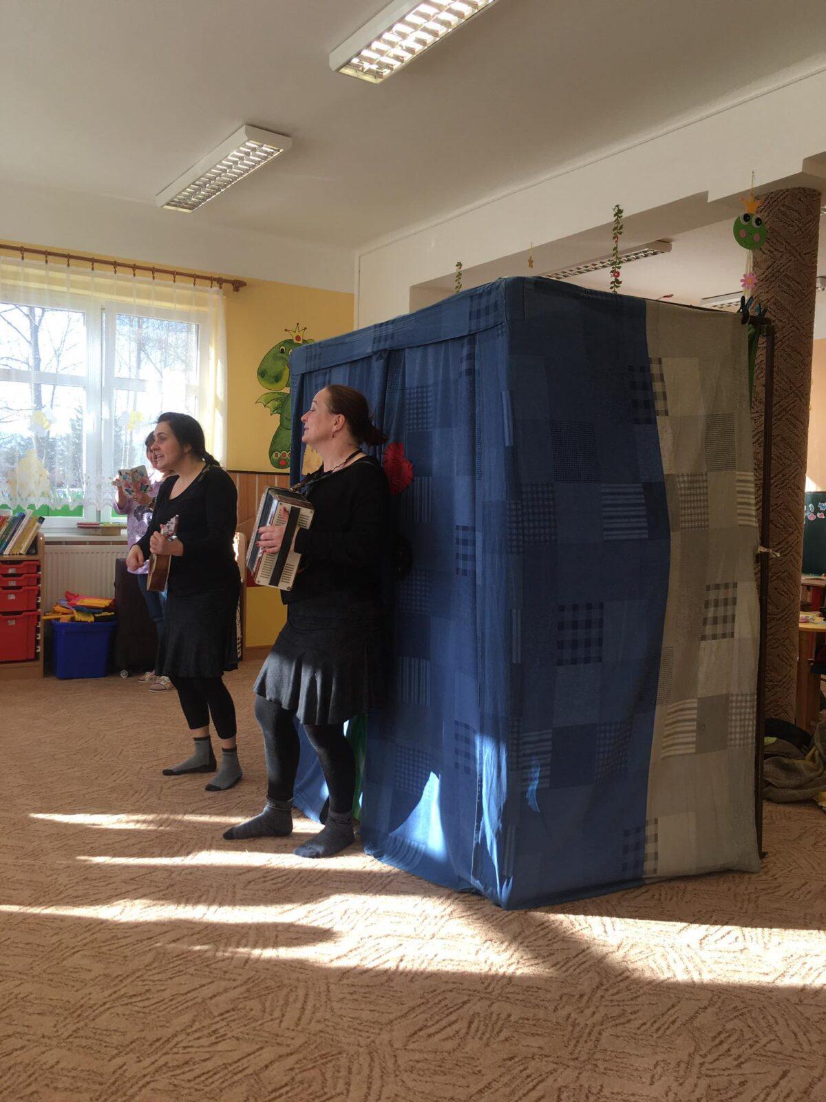 Divadlo JÓJO - POHÁDKA Z ROZKVETLÉ LOUKY - 2