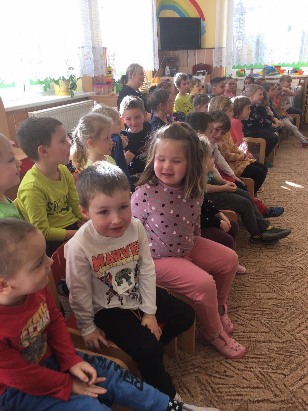 Divadlo JÓJO - POHÁDKA Z ROZKVETLÉ LOUKY - 8