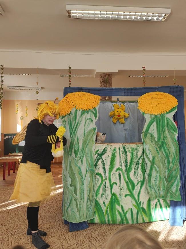 Divadlo JÓJO - POHÁDKA Z ROZKVETLÉ LOUKY - 14