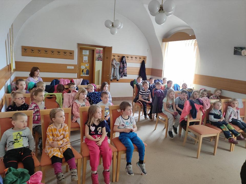 Přednáška p. Kubasy a návštěva hřiště - 1