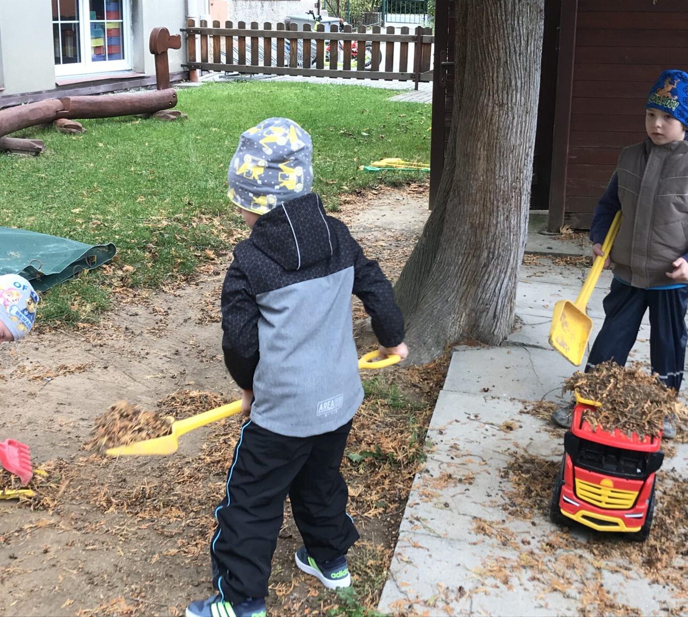 TVOŘENÍČKO: ,,LISTÍ ŽLOUTNE, POLETUJE" - 21