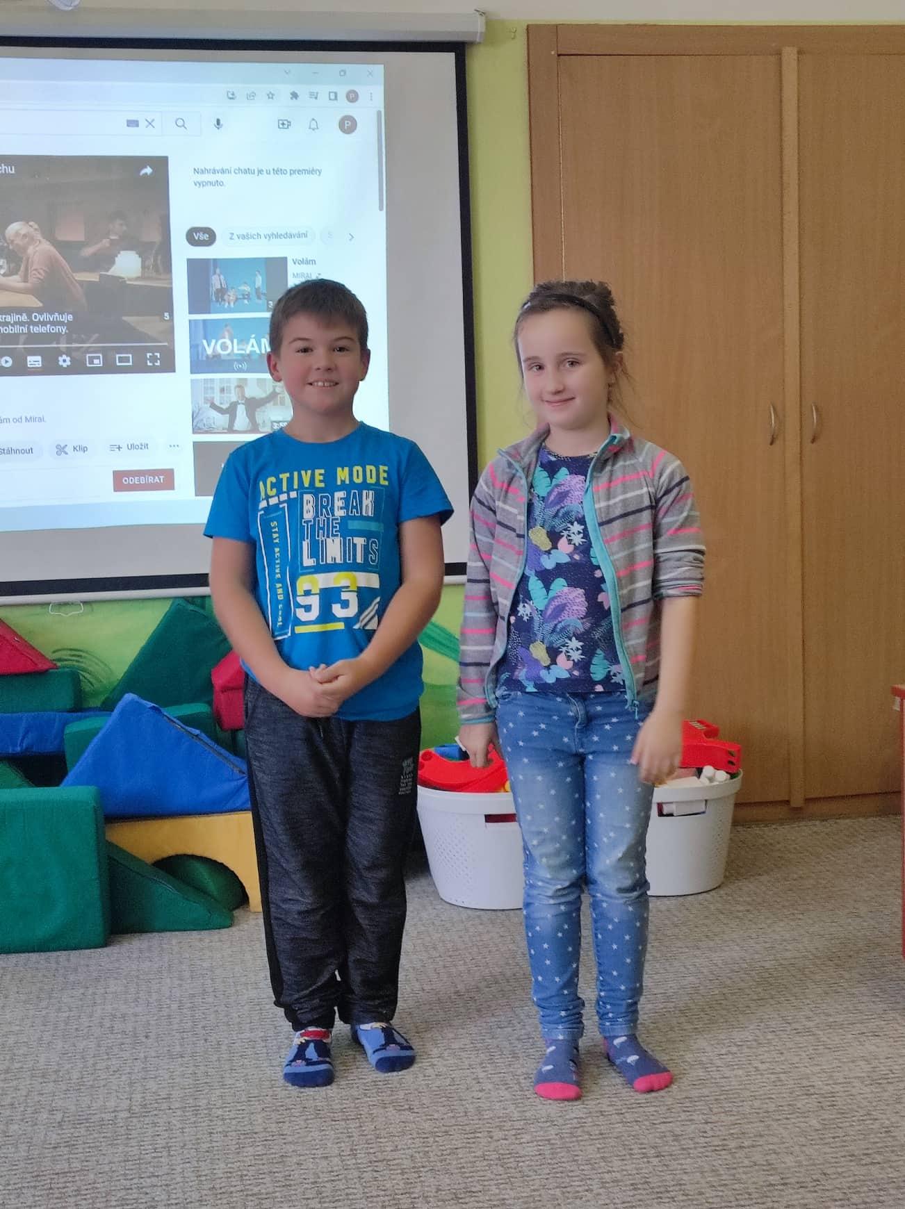 Zpívá celá družina - 9