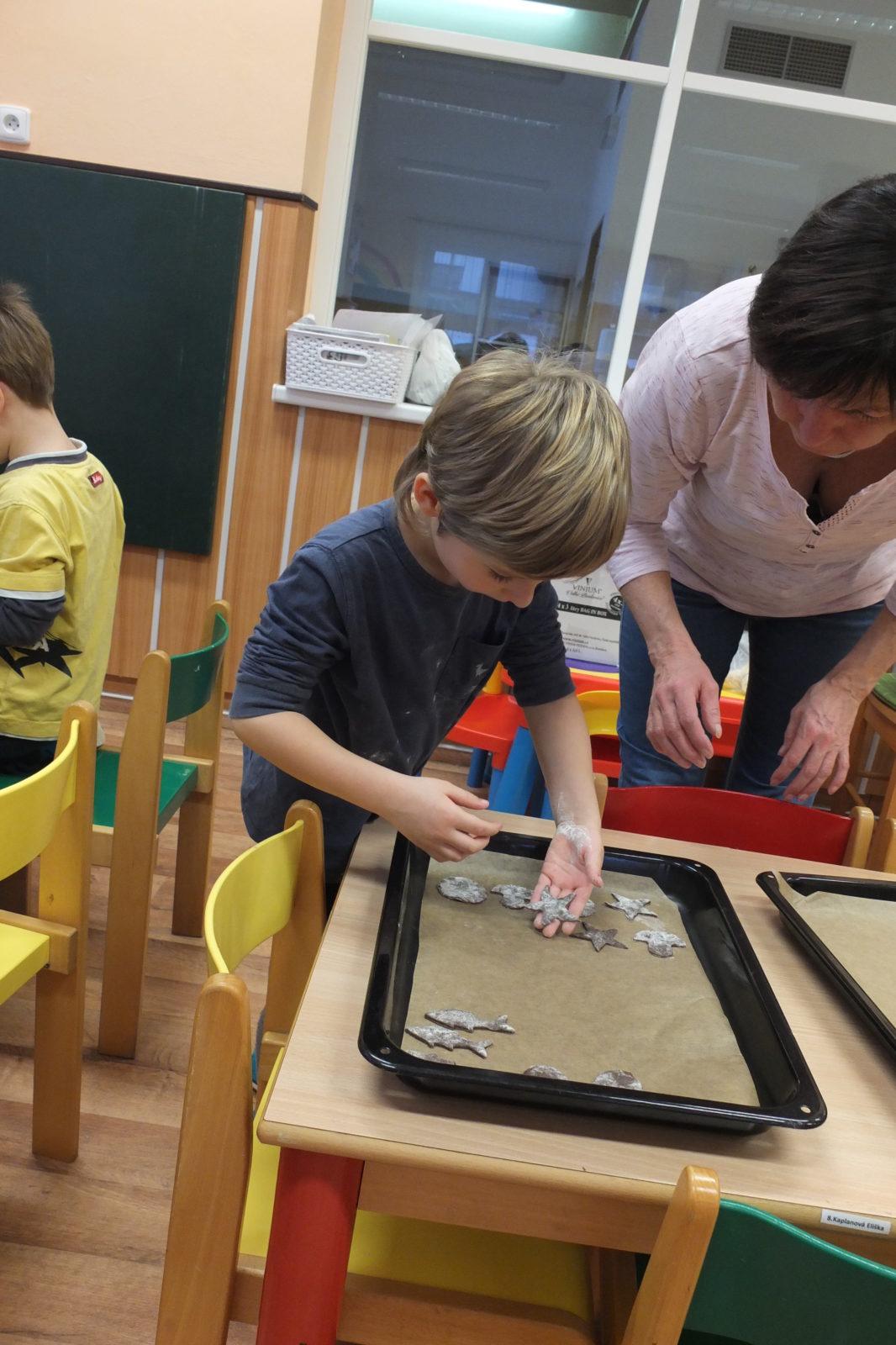 Pečení perníčků 2017 - 19