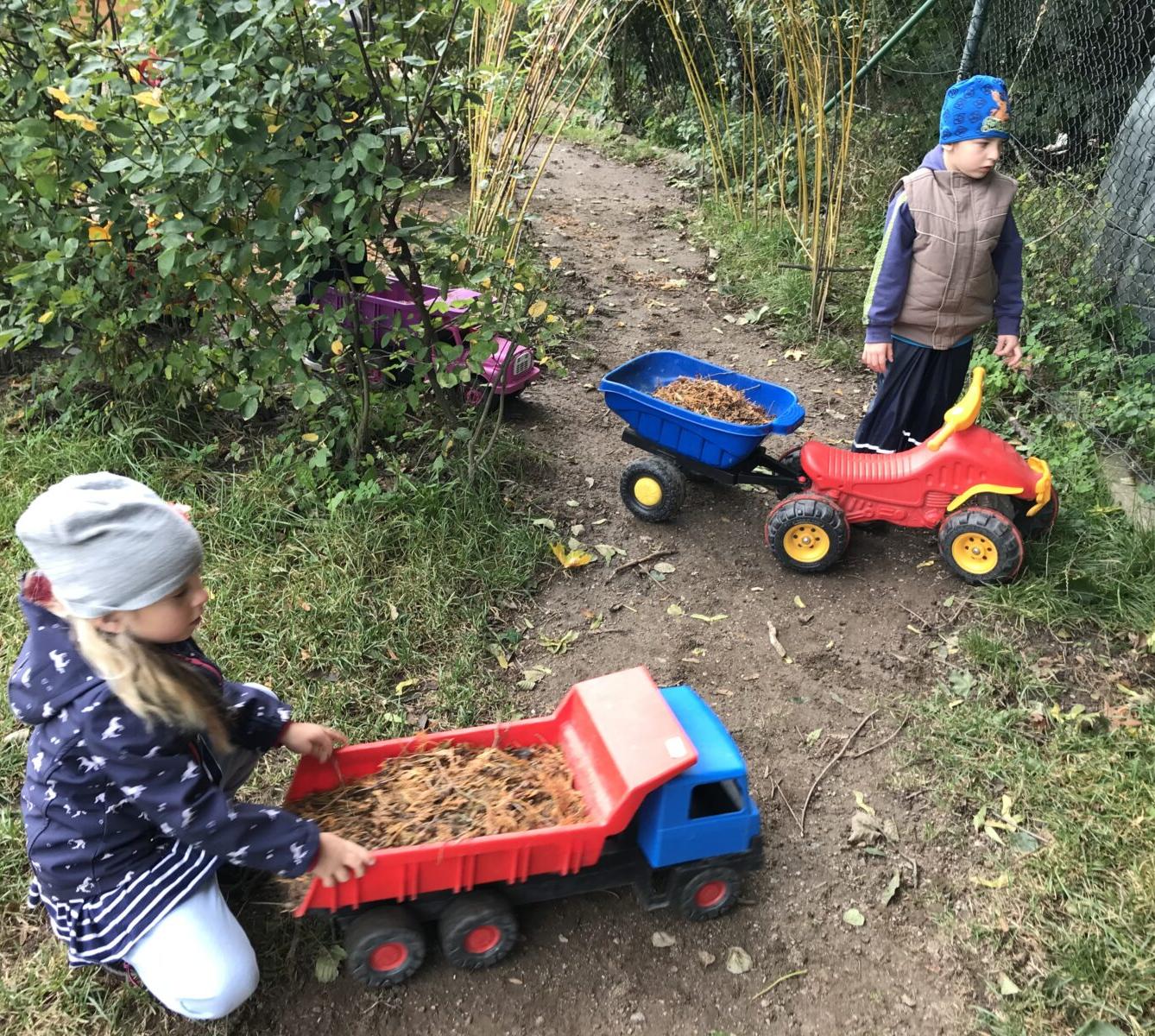 TVOŘENÍČKO: ,,LISTÍ ŽLOUTNE, POLETUJE" - 27