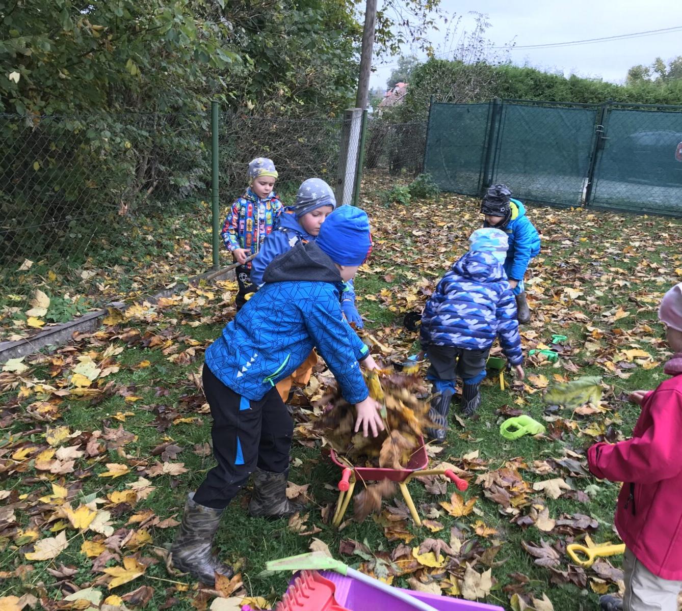 TVOŘENÍČKO: ,,LISTÍ ŽLOUTNE, POLETUJE" - 31