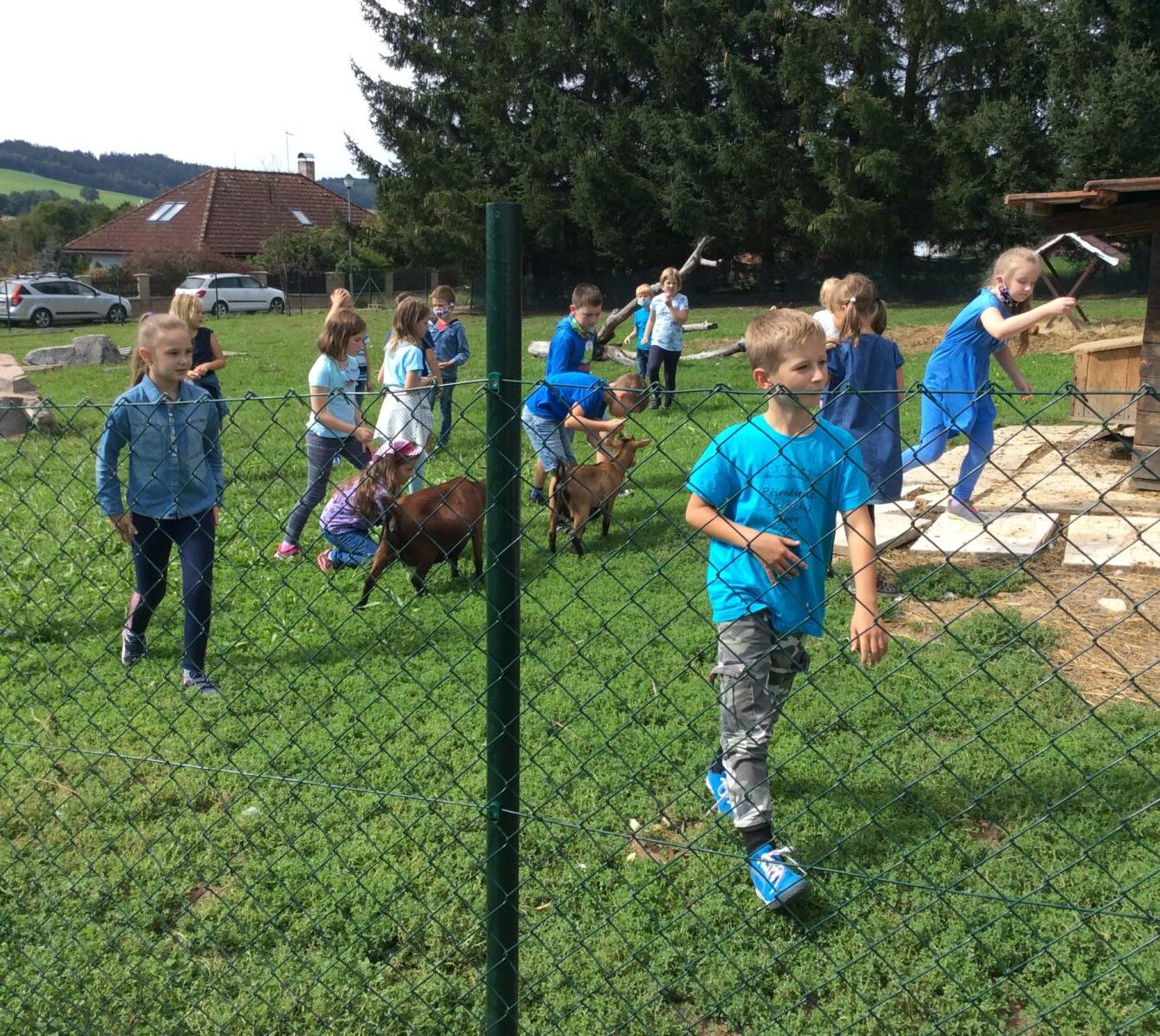 Družinka v zahradnictví - 3