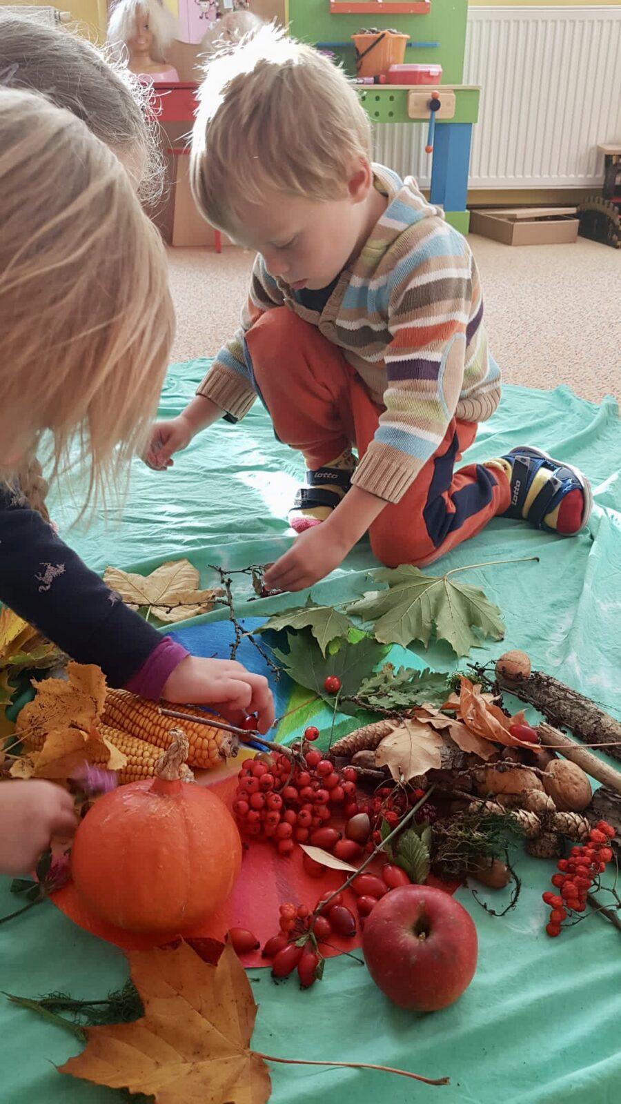 SOVIČKY: ,,LISTÍ ŽLOUTNE POLETUJE" - 50