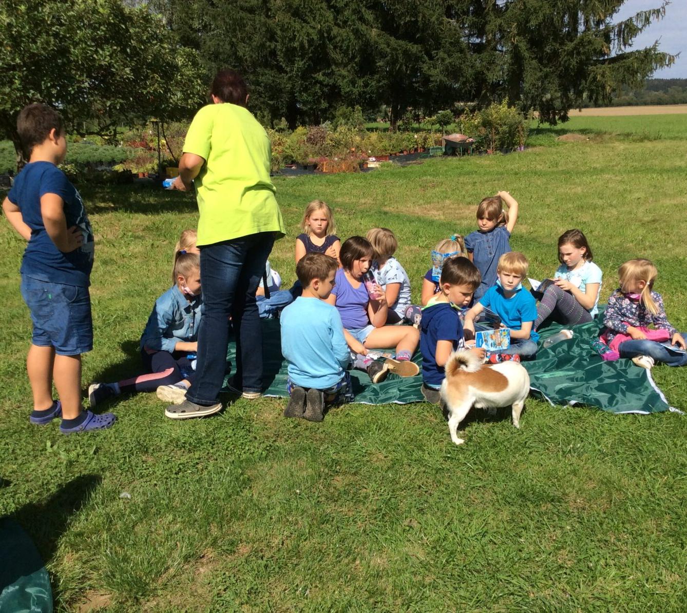 Družinka v zahradnictví - 8