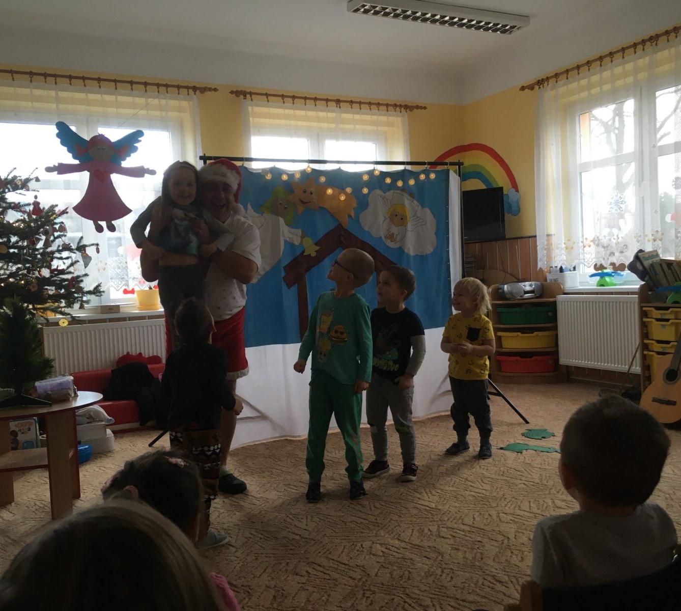 Divadlo - JAK SI JEŽÍŠEK UŽIL ČESKÉ VÁNOCE - 7