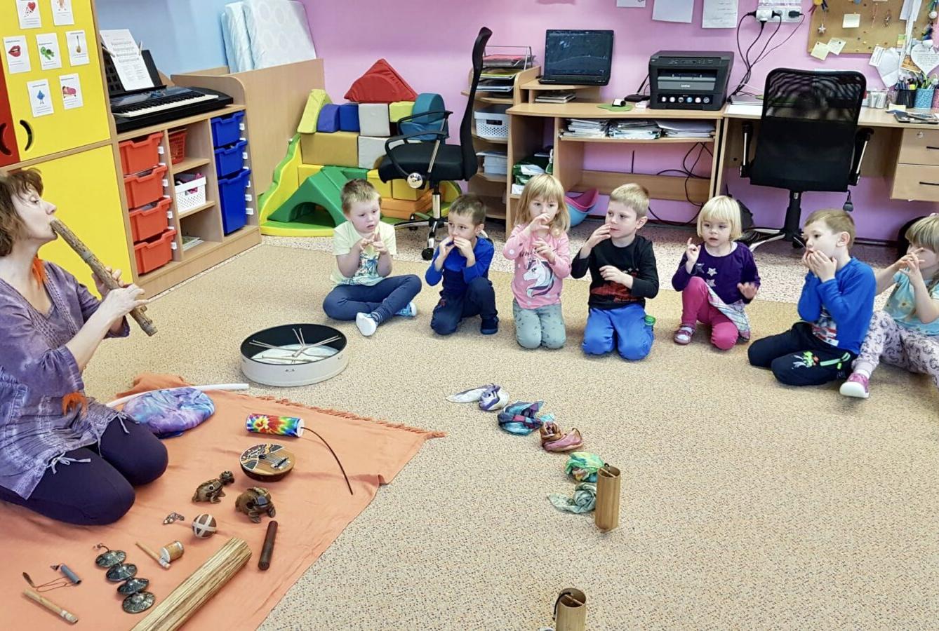 MUZIKOTERAPIE: ,,INDIÁNSKÁ POHÁDKA" - 25