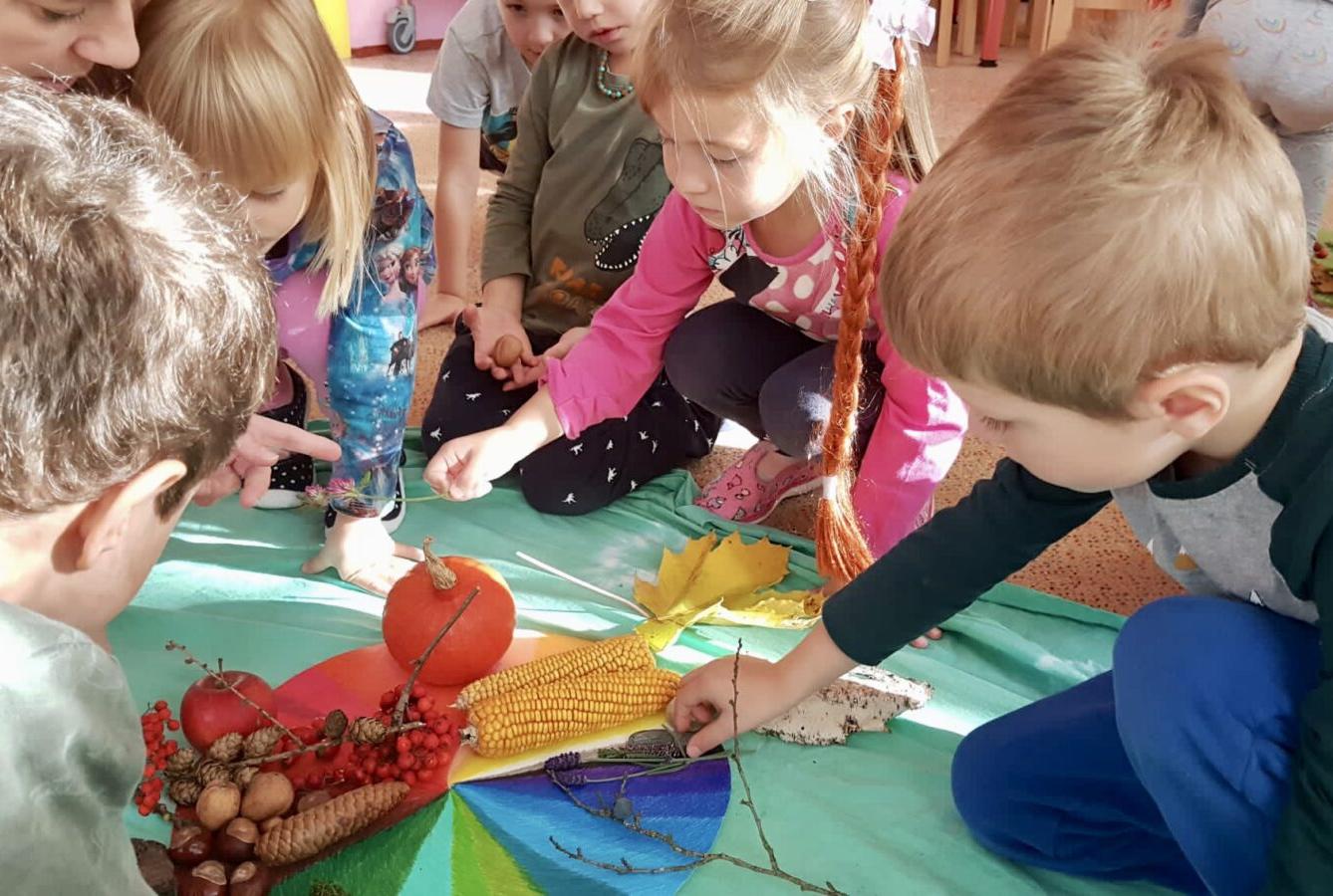 SOVIČKY: ,,LISTÍ ŽLOUTNE POLETUJE" - 52