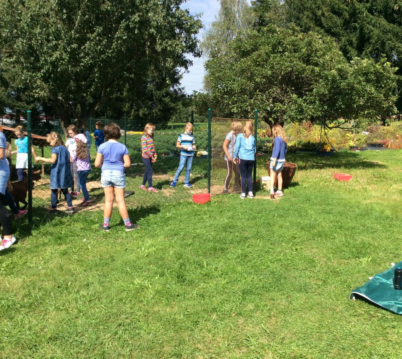 Družinka v zahradnictví - 10