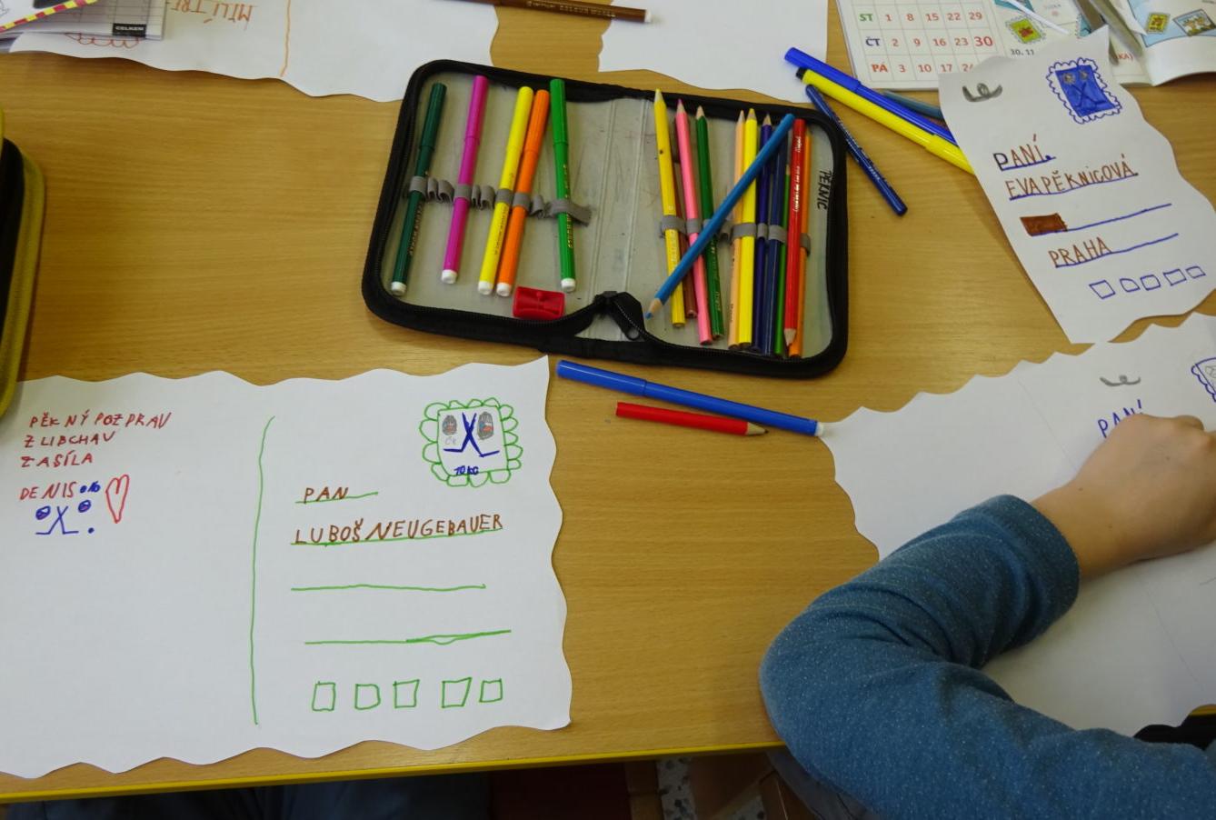 Listopad-Svátek Pohlednic a poštovní známky - 9