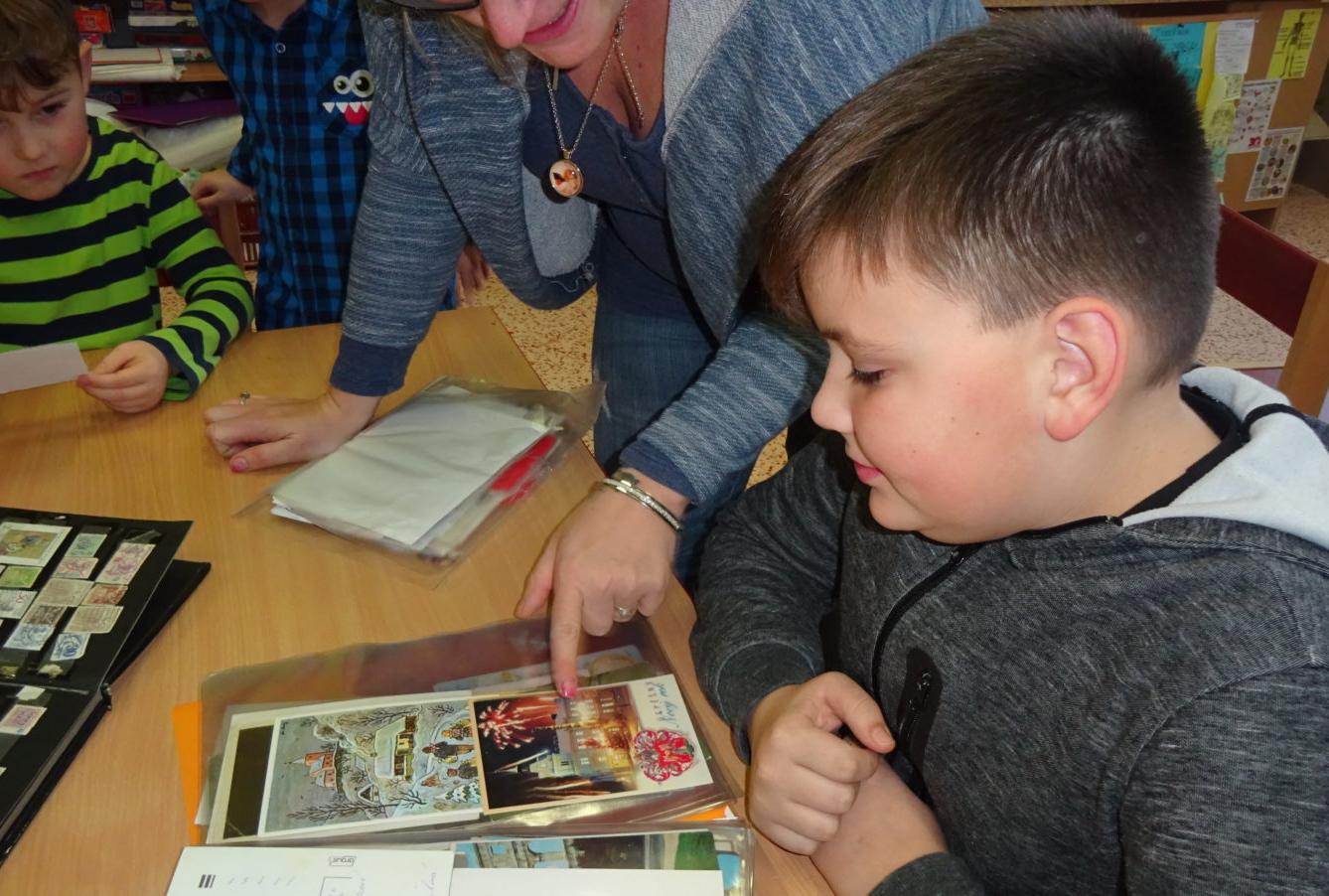 Listopad-Svátek Pohlednic a poštovní známky - 15