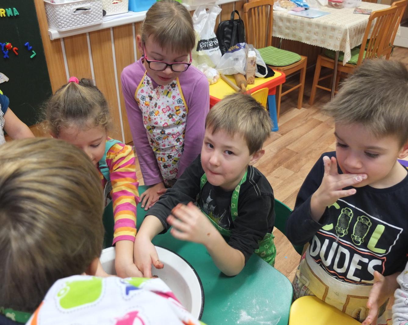 Pečení perníčků 27.11.2018 - 18