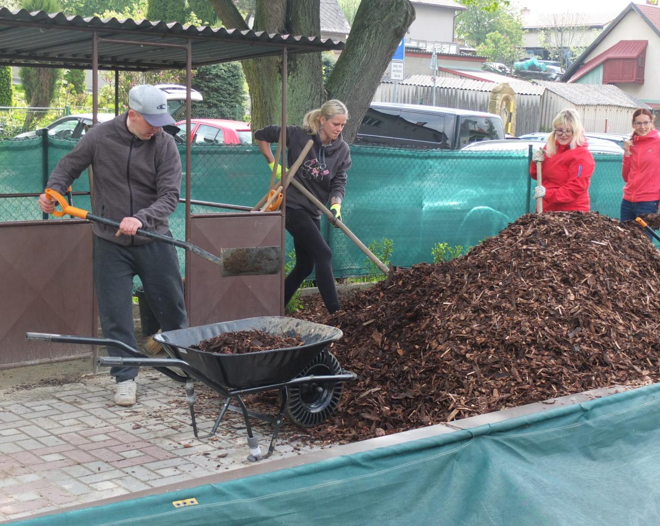 Sázení keříků s rodiči - 54