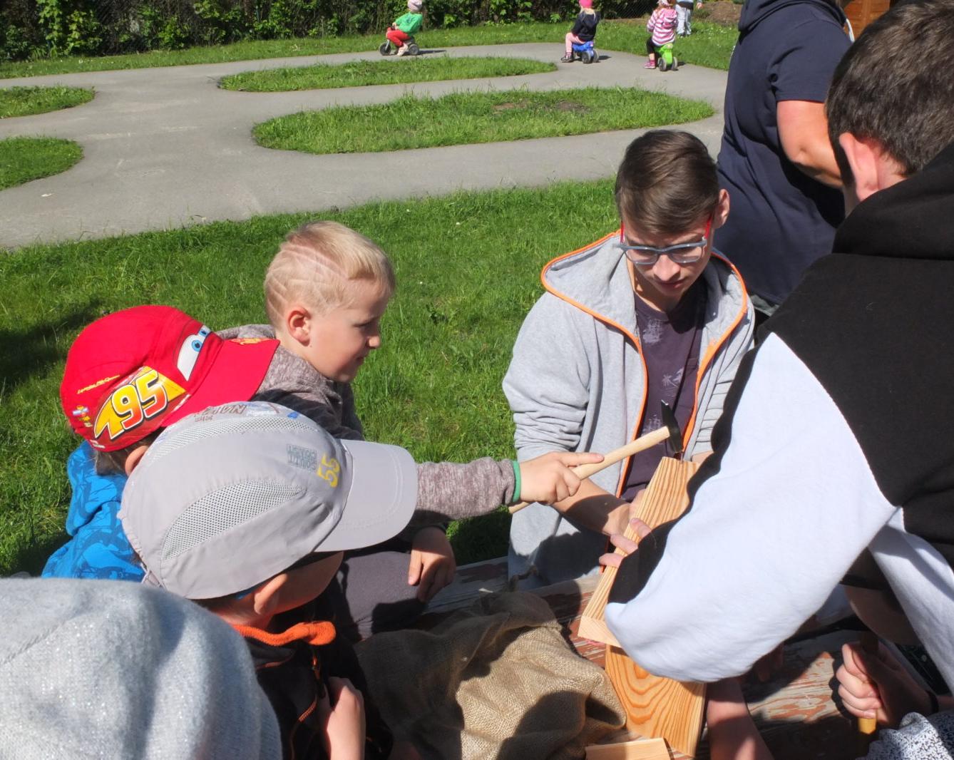 Tvorba hmyzích domečků s deváťáky - 9