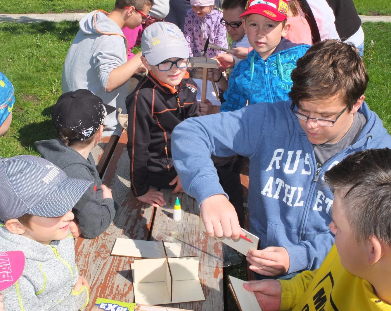 Tvorba hmyzích domečků s deváťáky - 17