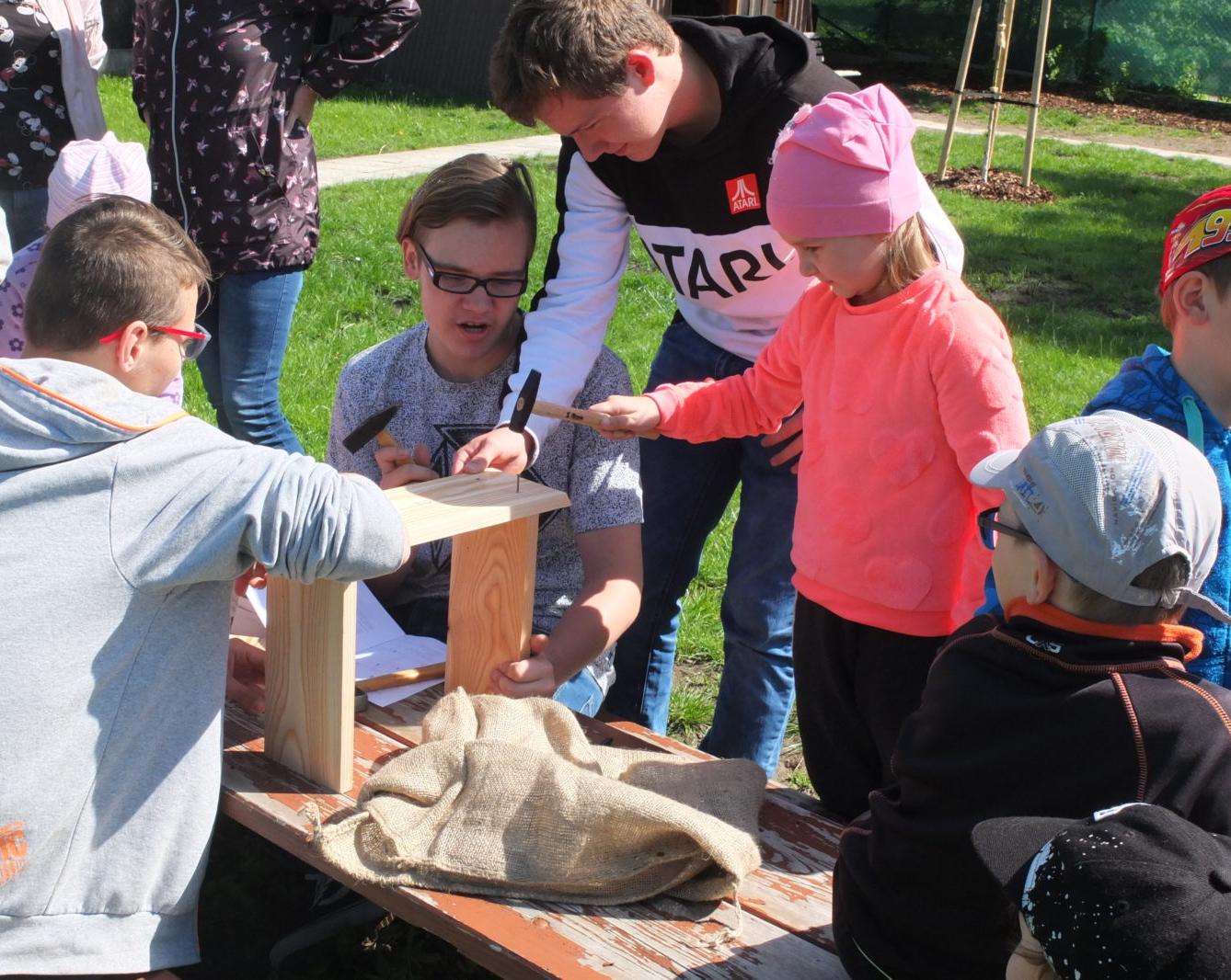 Tvorba hmyzích domečků s deváťáky - 18