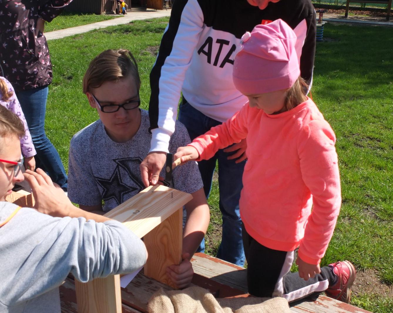 Tvorba hmyzích domečků s deváťáky - 19