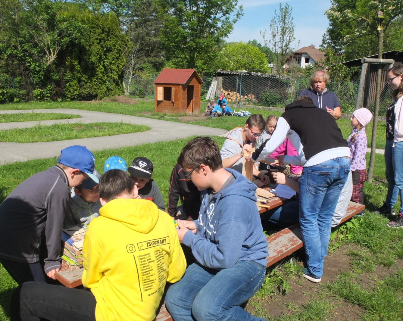 Tvorba hmyzích domečků s deváťáky - 22
