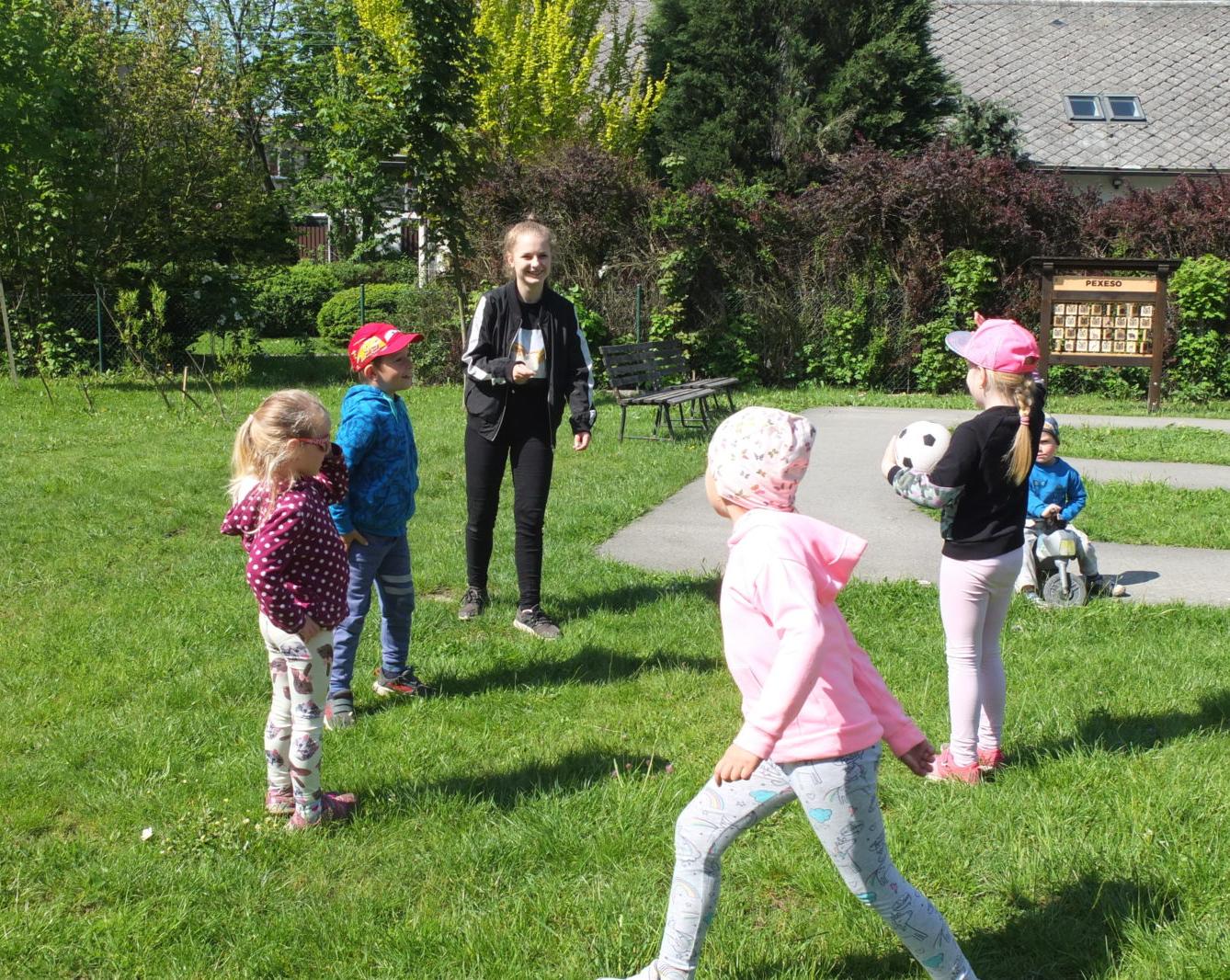 Tvorba hmyzích domečků s deváťáky - 25