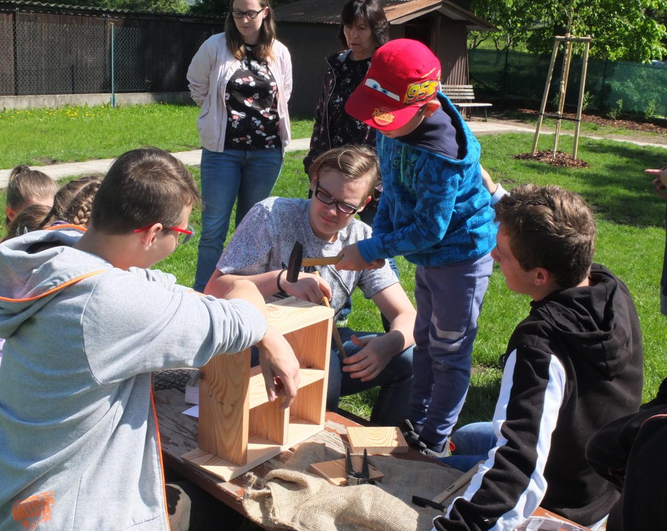 Tvorba hmyzích domečků s deváťáky - 31