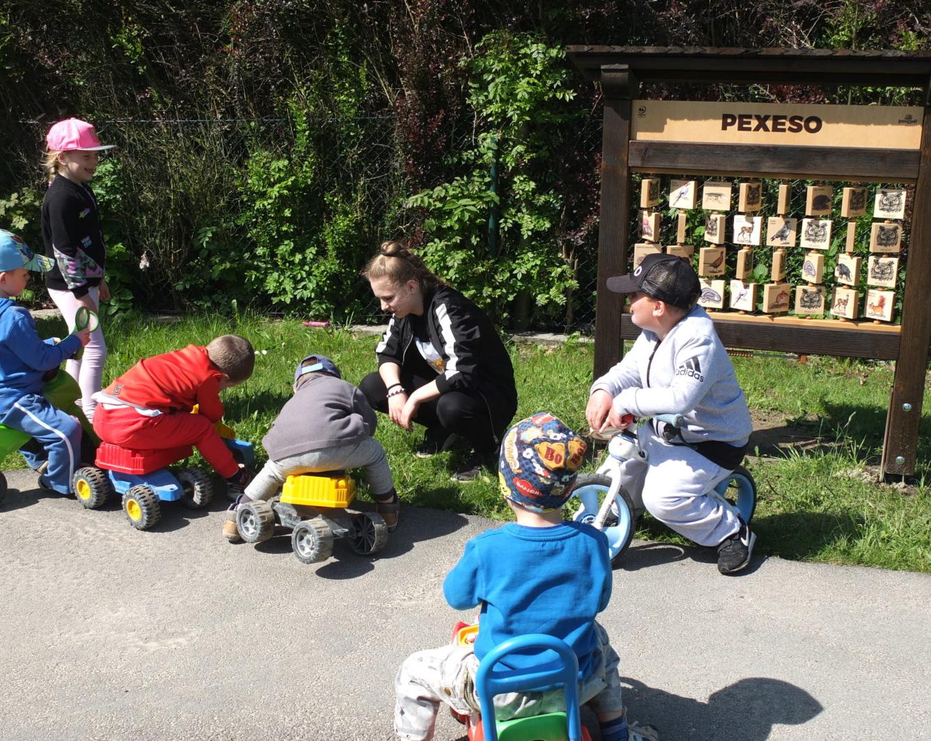 Tvorba hmyzích domečků s deváťáky - 37