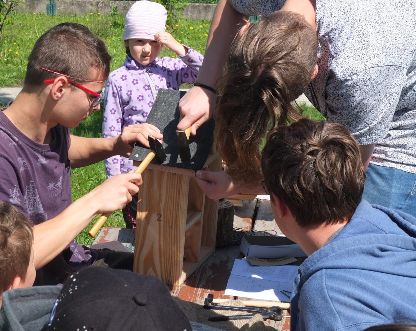 Tvorba hmyzích domečků s deváťáky - 40