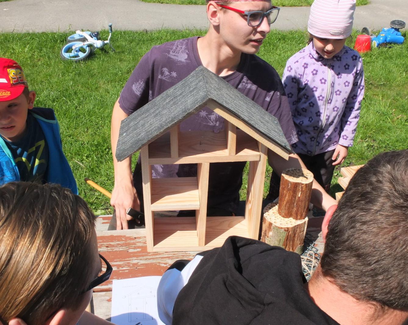 Tvorba hmyzích domečků s deváťáky - 42