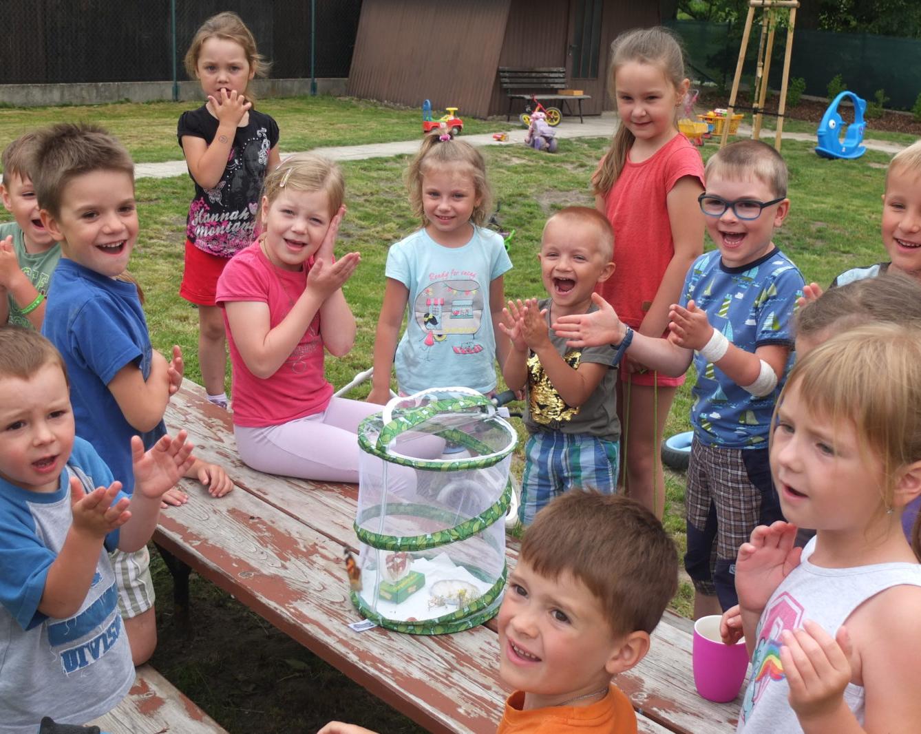 Kouzlo-přeměna housenek v kukly a vypouštění motýlků - 15