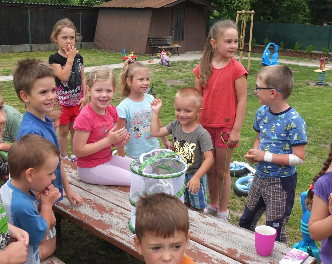 Kouzlo-přeměna housenek v kukly a vypouštění motýlků - 16
