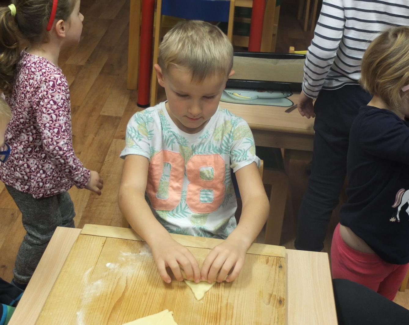 PEČENÍ SVATOMARTINSKÝCH ROHLÍČKŮ - 4