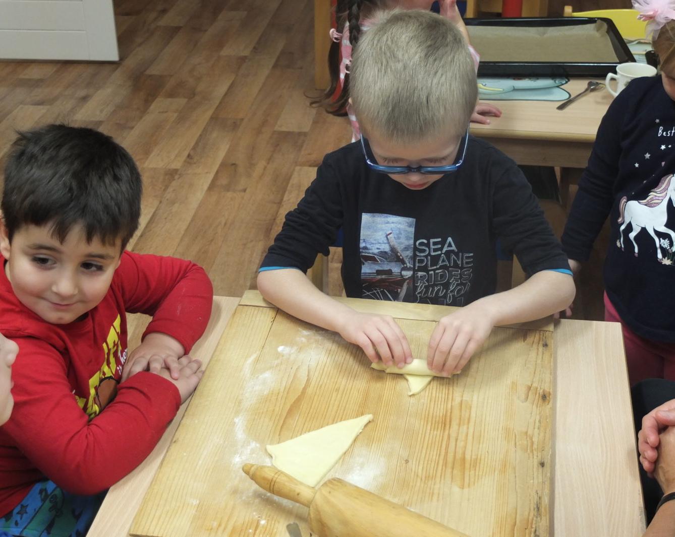 PEČENÍ SVATOMARTINSKÝCH ROHLÍČKŮ - 5